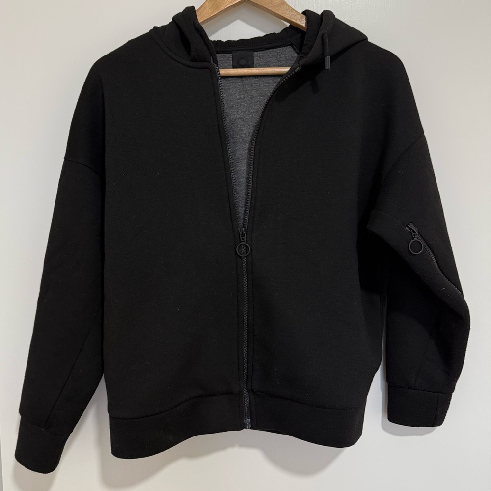 Black Zip-Up Hoodie with Pockets – Lightly Worn